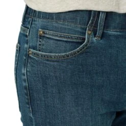 'Lee' Men's Extreme Motion Regular Fit Straight Leg - Cromwell -Travs Outfitter Store 2016052 BD02 SWBD PRD