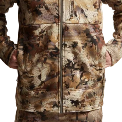 'Sitka' Men's Traverse Jacket - Waterfowl : Waterfowl Marsh -Travs Outfitter Store IMG SITKA WL 2022 600028 WL Traverse Jacket Optifade Waterfowl 592p Studio 03939