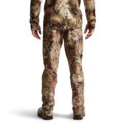 'Sitka' Men's Traverse Pant - Waterfowl : Waterfowl Marsh -Travs Outfitter Store IMG SITKA WL 2022 600029 WL Traverse Pant Optifade Waterfowl 592p Studio 03986 1