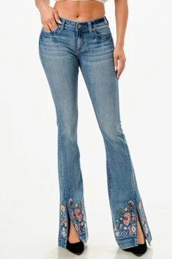 'Grace In LA' Women's Floral Embroidered Jeans - Blue